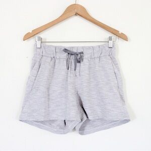 Lululemon On The Fly Mid Rise Short 2.5”